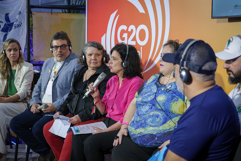 Renata Gracie e Rodrigo Murtinho em roda de conversa promovida pelo Mapa Colaborativo dos Movimentos sociais em Saúde dentro do G20 Social